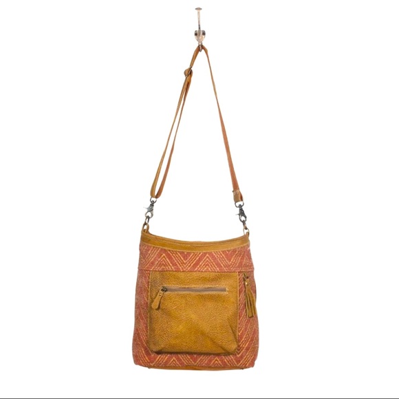 Free Spirited Shoulder Bag - Picture 2 of 4